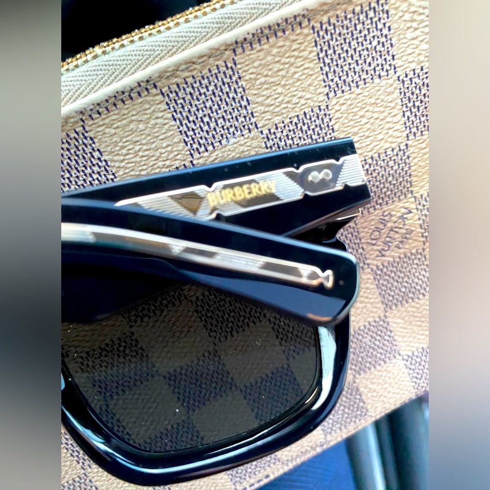 NEW, BURBERRY BLACK SQUARE SUNGLASSES! ABSOLUTELY GORGEOUS ! 🕶️🕶️🌻🌻 - Picture 9 of 15